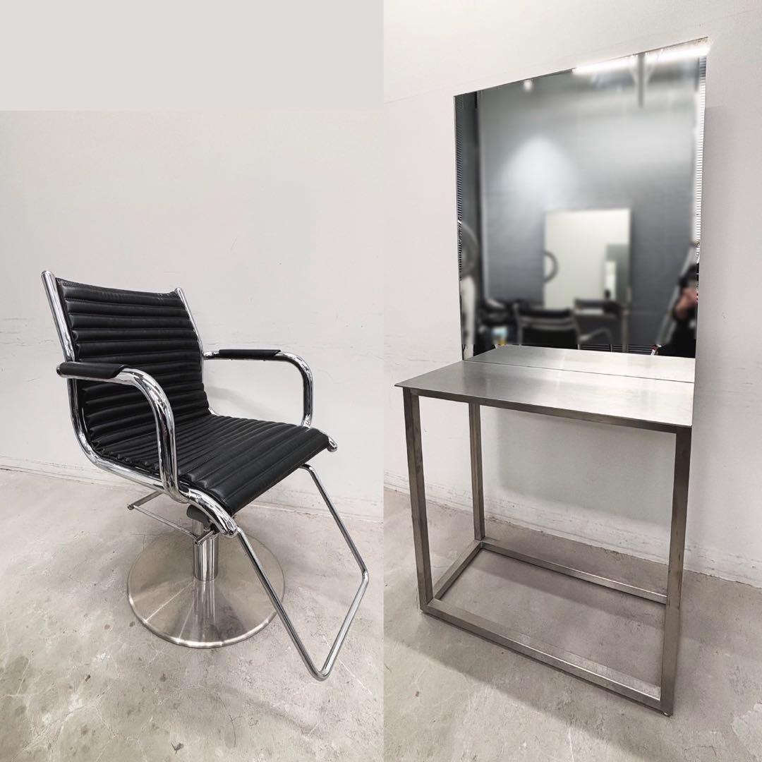 美容室　椅子イス　セット面　黒いレザーサロンチェアとミラー付きテーブルセット