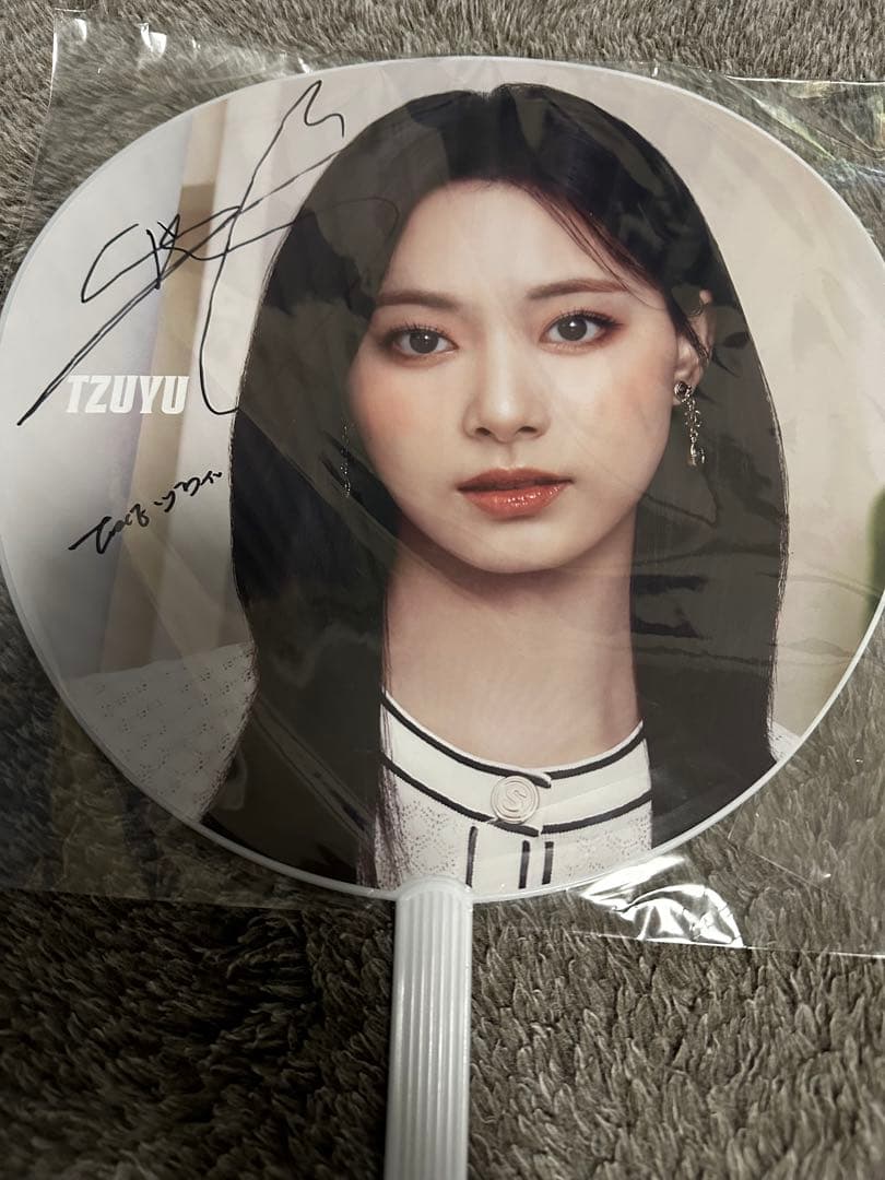 TWICE直筆サインうちわツウィ＋引退品