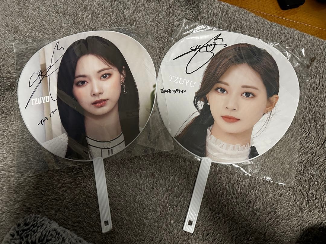 TWICE直筆サインうちわツウィ＋引退品