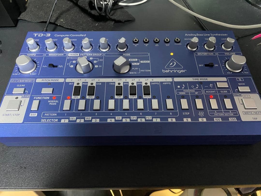 behringer TD-3 アナログシンセサイザー　BU