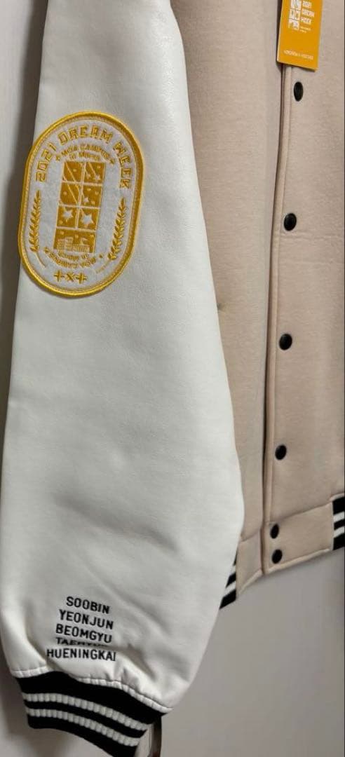 アイドル TXT MOA CAMPUS VARSITY JACKET