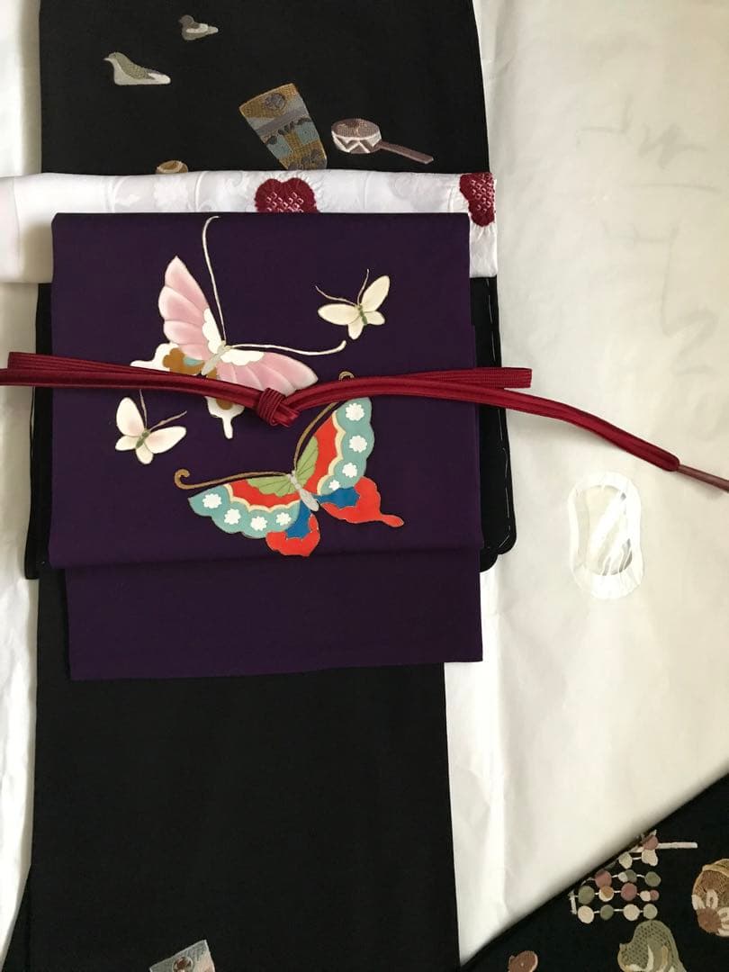 上質な塩瀬　蝶々の名古屋帯　正絹　濃い紫の地　手描き