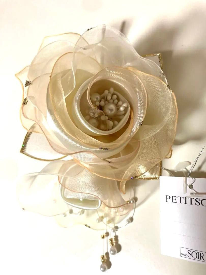 東京ソワール　PETITSOIR コサージュ ブローチ　オフホワイト　新品未使用