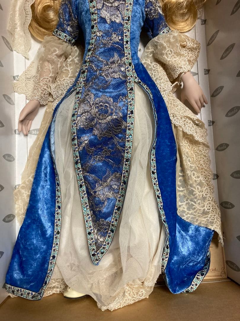 フランスムンデイ社限定ビスクドール