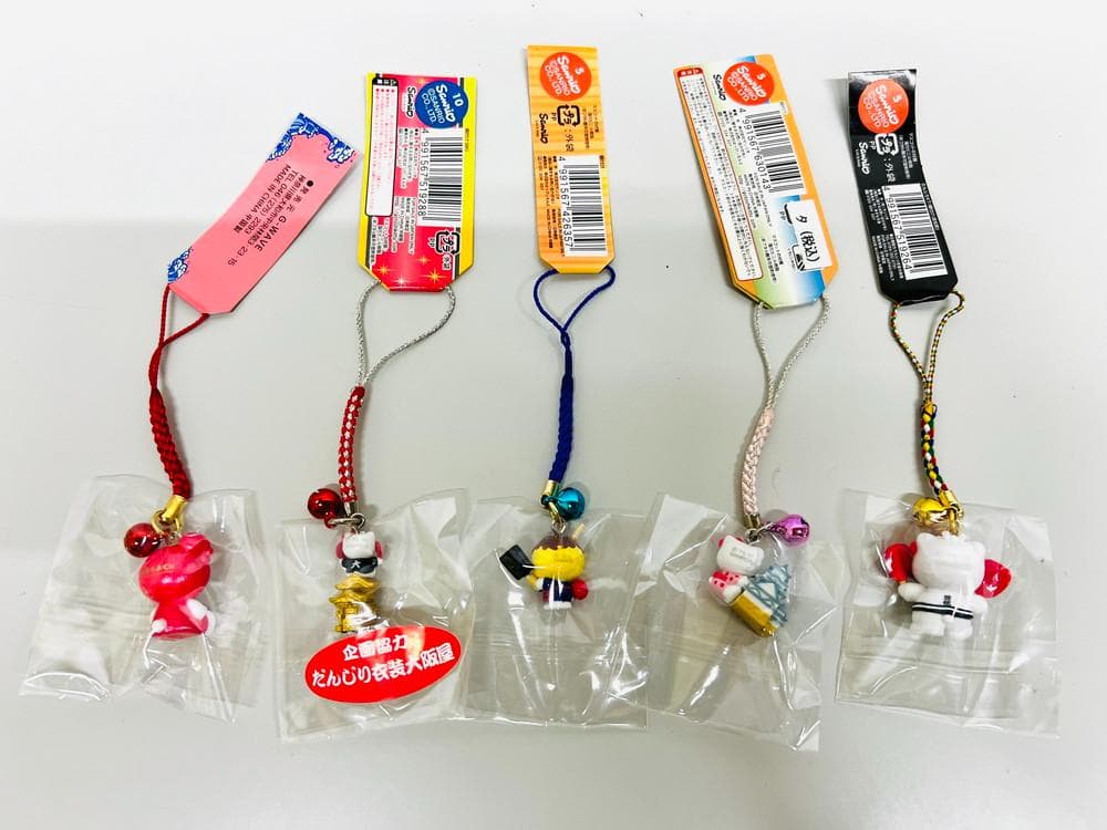 ◆サンリオ HELLO KITTY ご当地 ストラップ 29個セット　08272