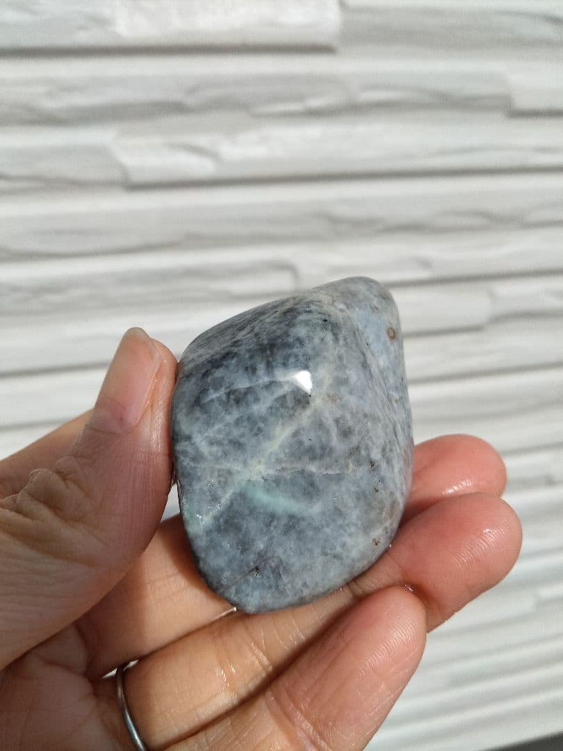 国石翡翠　ヒスイ　ひすい　新潟県 糸魚川市姫川翡翠　原石　翡翠