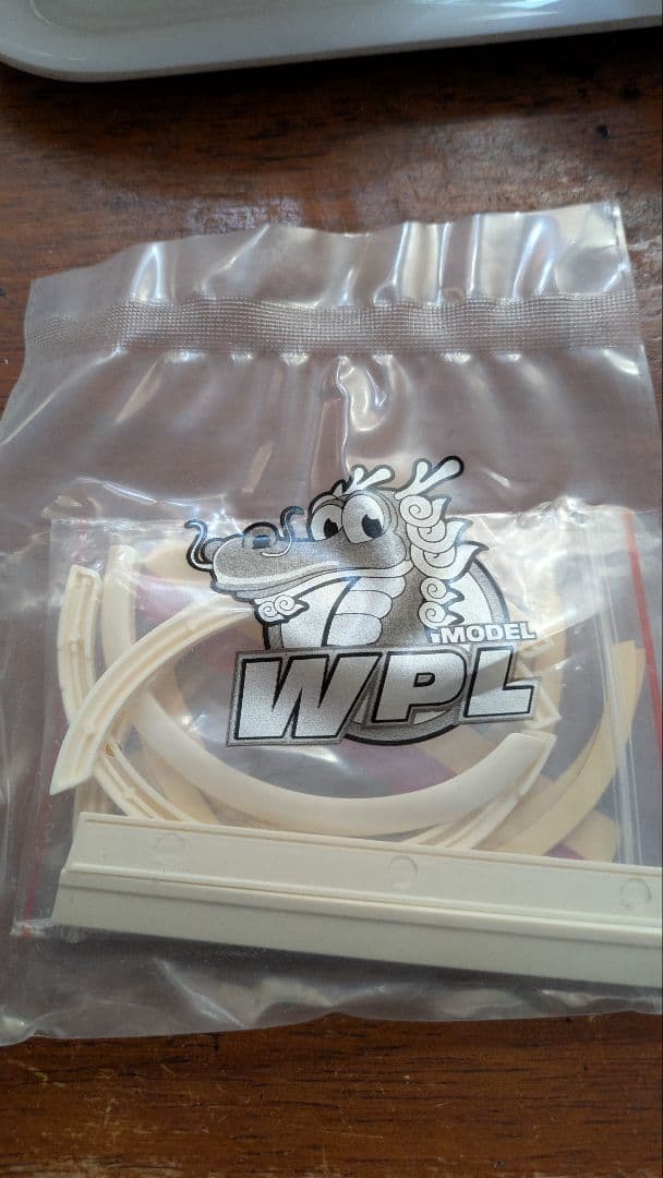 MPL SUZUKI Jimny 1/10 ホワイトモデル幌黒バンパOFセット