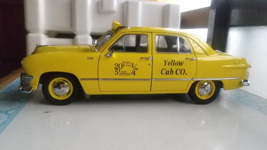 1950 Ford Yellow Cab 1/18 スケール