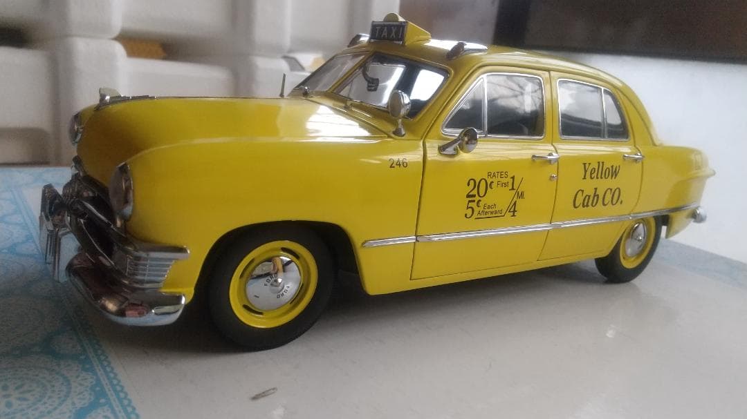 1950 Ford Yellow Cab 1/18 スケール