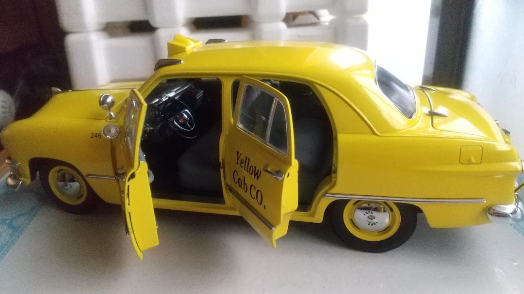 1950 Ford Yellow Cab 1/18 スケール