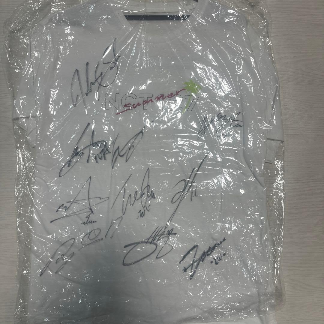 NCT127サイン入り Tシャツ（メンバー名入り）