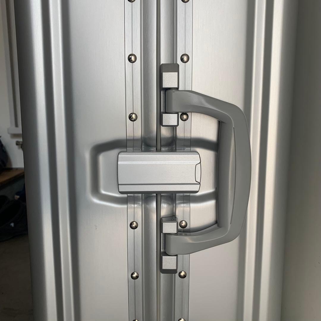 たま　非売品　メルセデスベンツ　スーツケース　シルバー　アルミ　キャリー