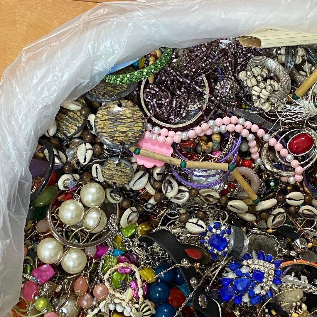 大量　まとめ売り　ジャンク　未選別　アクセサリー色々⑦　約7.9㎏　ネックレス他