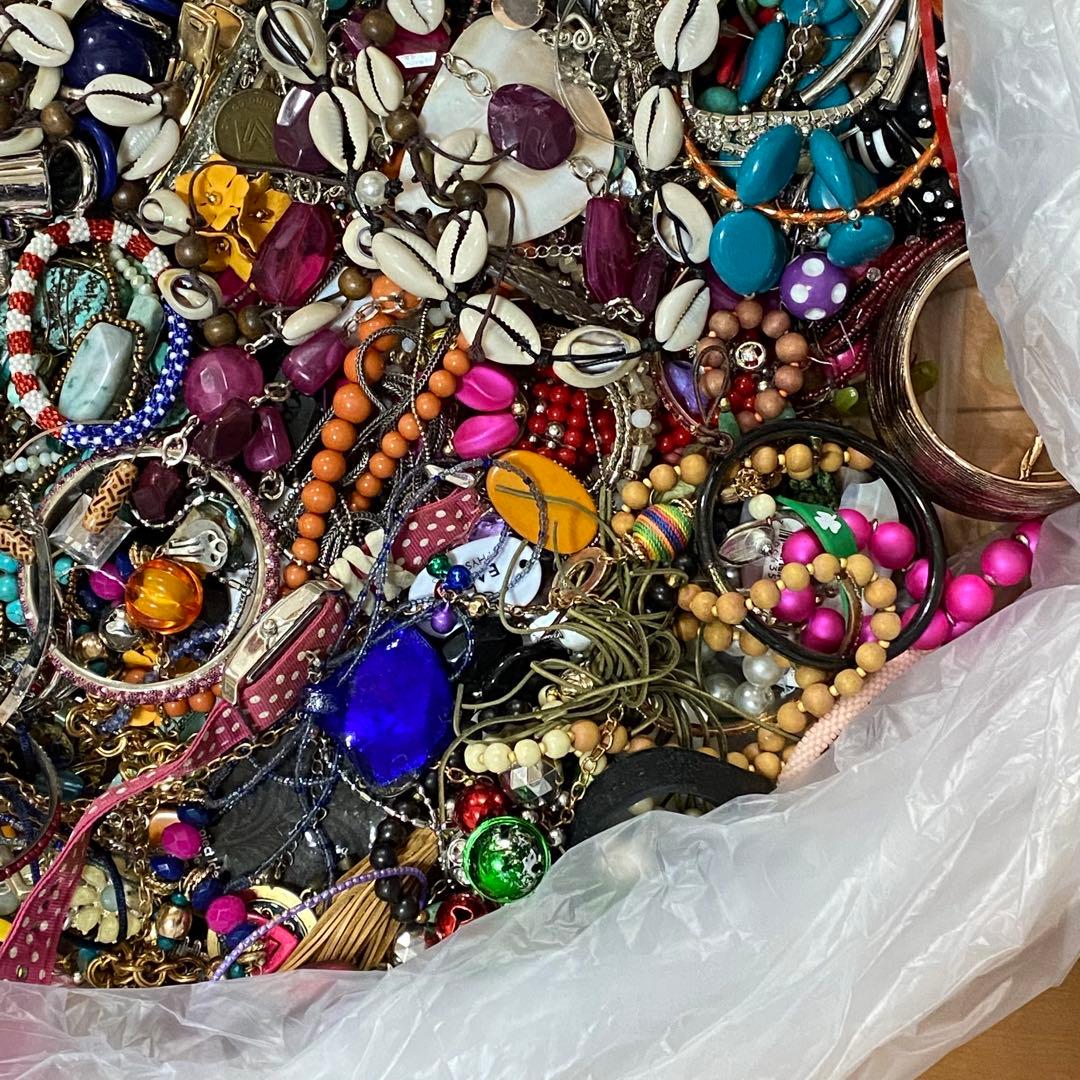 大量　まとめ売り　ジャンク　未選別　アクセサリー色々⑦　約7.9㎏　ネックレス他