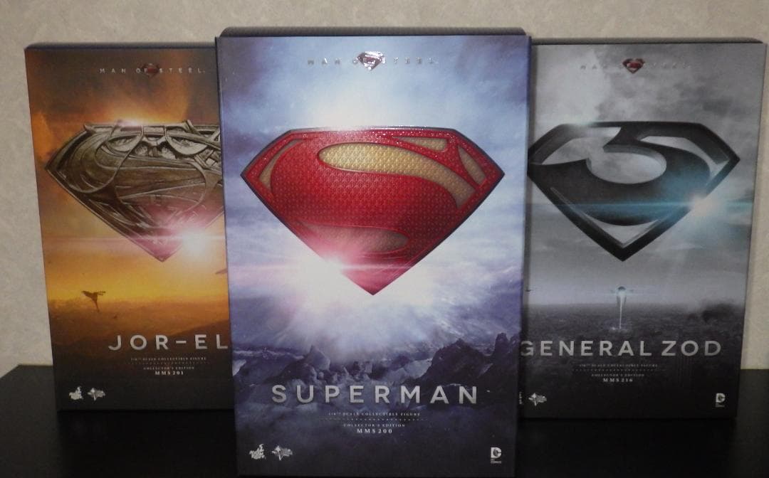 ホットトイズ　HOTTOYS マン・オブ・スティール スーパーマン