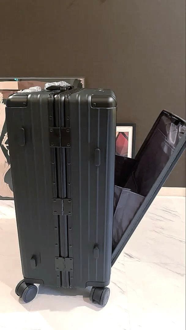 楽天ランキング1位スーツケース　リベティーマッドブラック　Mサイズ65リットル