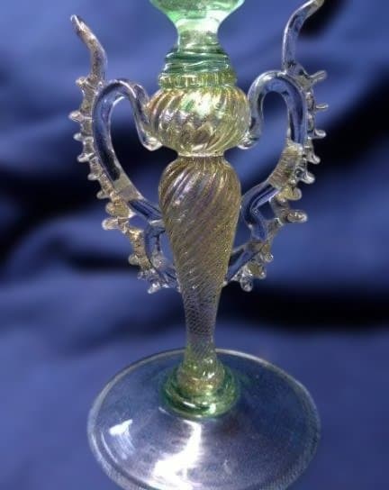 繊細で美しいヴェネチアングラスです。緑色です