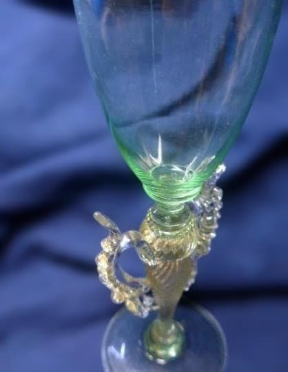 繊細で美しいヴェネチアングラスです。緑色です