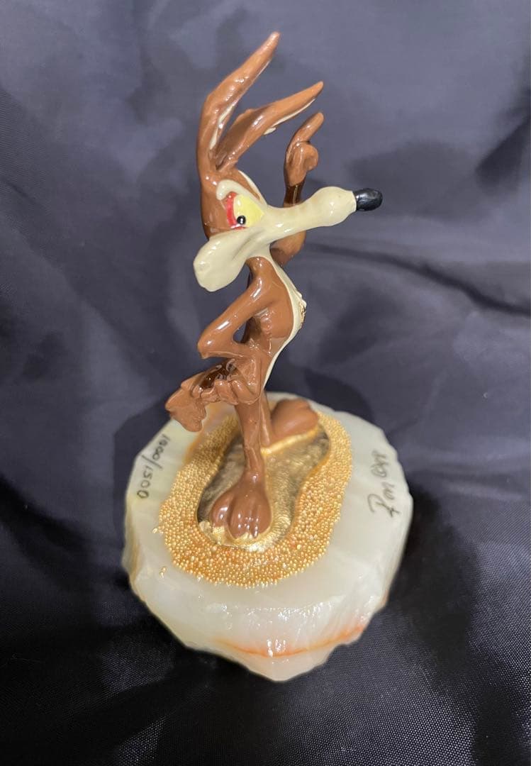 ワイリーコヨーテ 台座付きフィギュア アンティーク ルーニーテューンズ