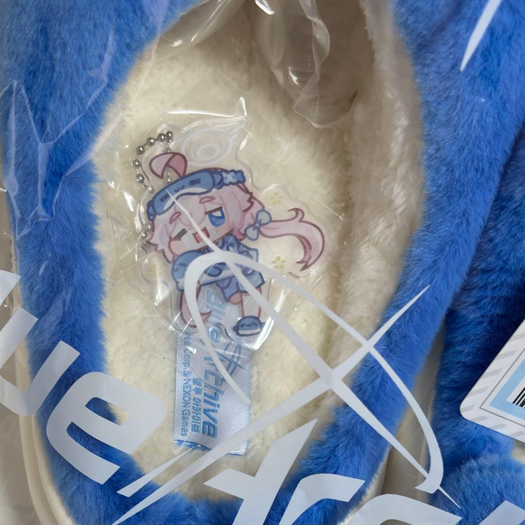 ブルーアーカイブ　韓国　公式品　ホシノ　スリッパ 特典アクリルキーリング付き