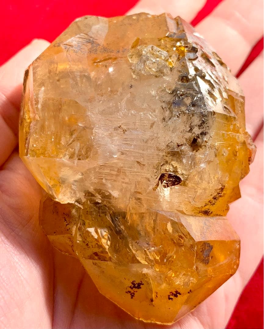 珍品！酸化鉄の被膜により黄色い巨大フェンスタークォーツ