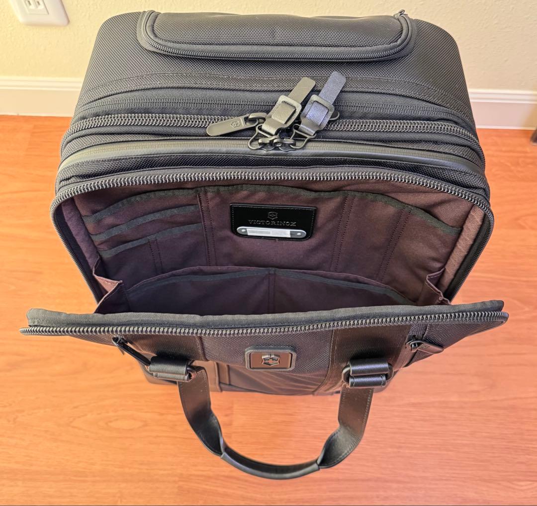 ヴィクトリノックス ブラック ビジネスキャリーケース 拡張可能 伸縮式ハンドル