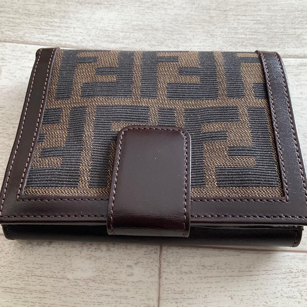 未使用 FENDI 二つ折りズッカ柄コンパクトウォレット ヴィンテージ ブラウン