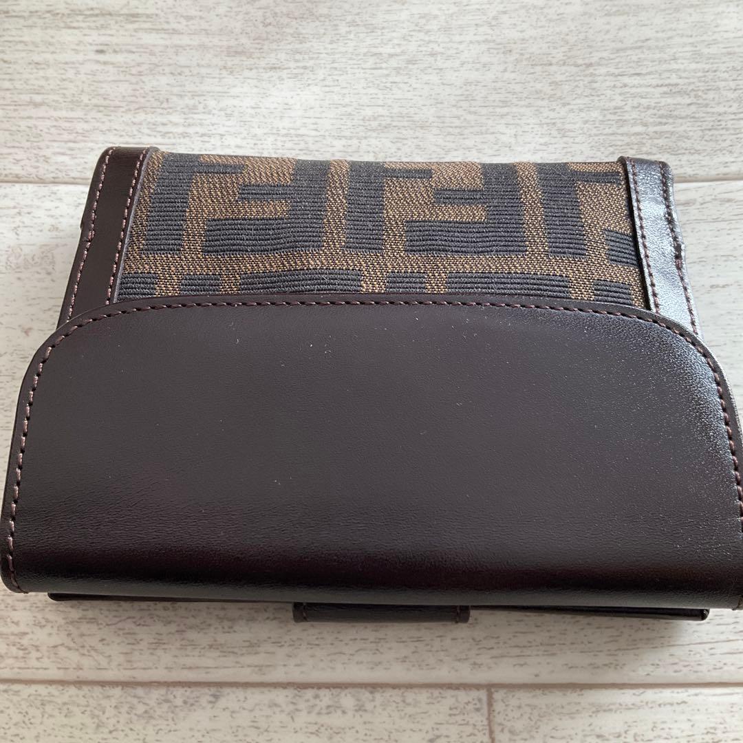 未使用 FENDI 二つ折りズッカ柄コンパクトウォレット ヴィンテージ ブラウン