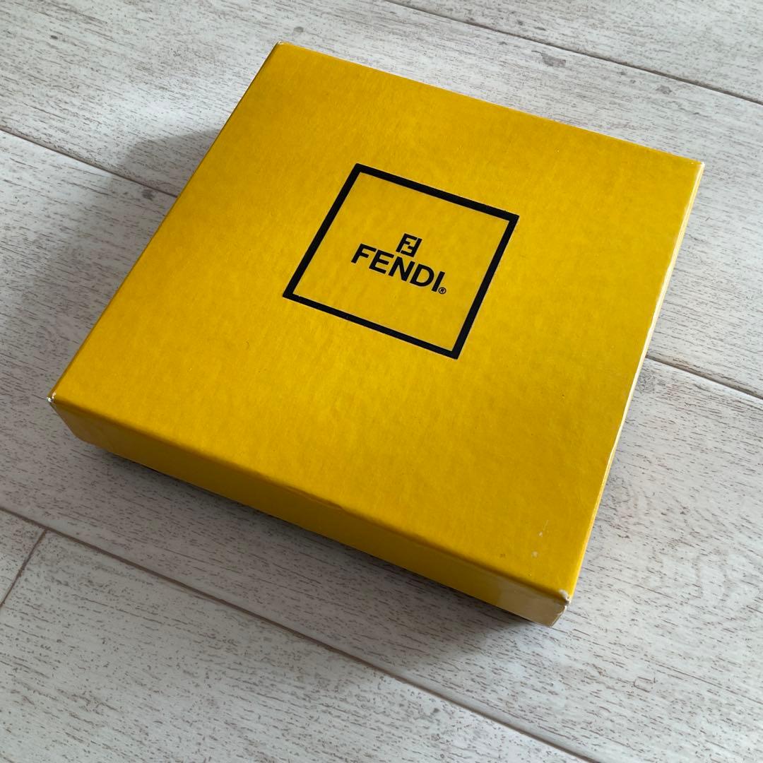 未使用 FENDI 二つ折りズッカ柄コンパクトウォレット ヴィンテージ ブラウン