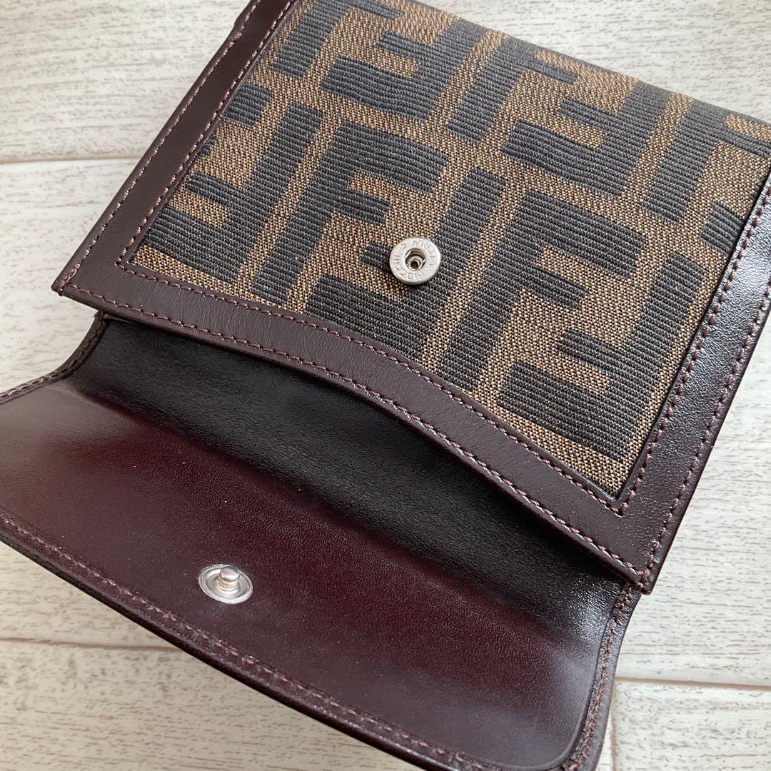 未使用 FENDI 二つ折りズッカ柄コンパクトウォレット ヴィンテージ ブラウン