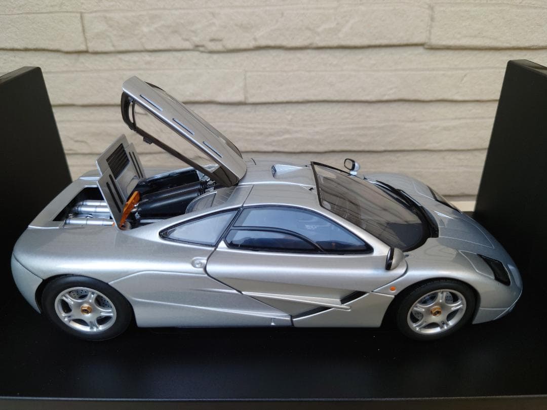 1/18 UT models（ユーティモデル）マクラーレンF1 ロードカー