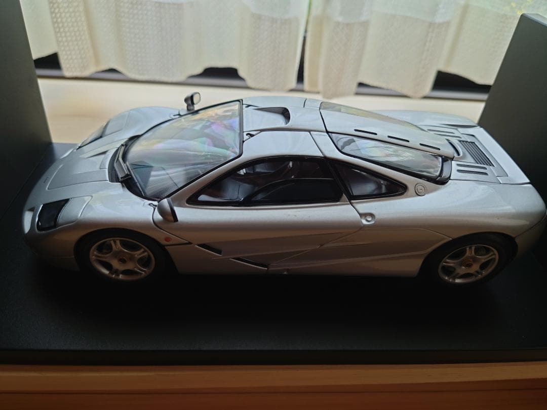 1/18 UT models（ユーティモデル）マクラーレンF1 ロードカー