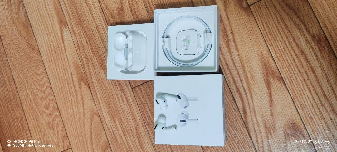 AirPods Pro ワイヤレス充電ケース付き問題なく動作します。