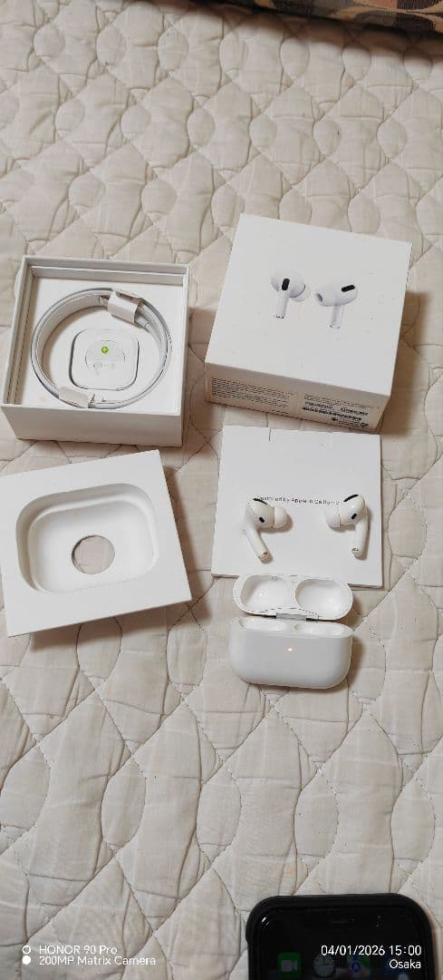 AirPods Pro ワイヤレス充電ケース付き問題なく動作します。