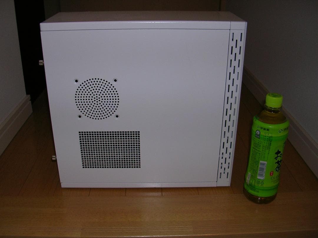 白いスリムパソコン Core-i5 軽ゲーム可