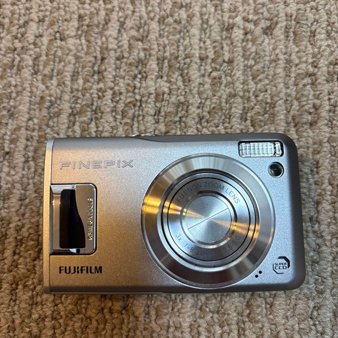 FUJIFILM FINEPIX シルバー デジタルカメラ　Ｆ31fd
