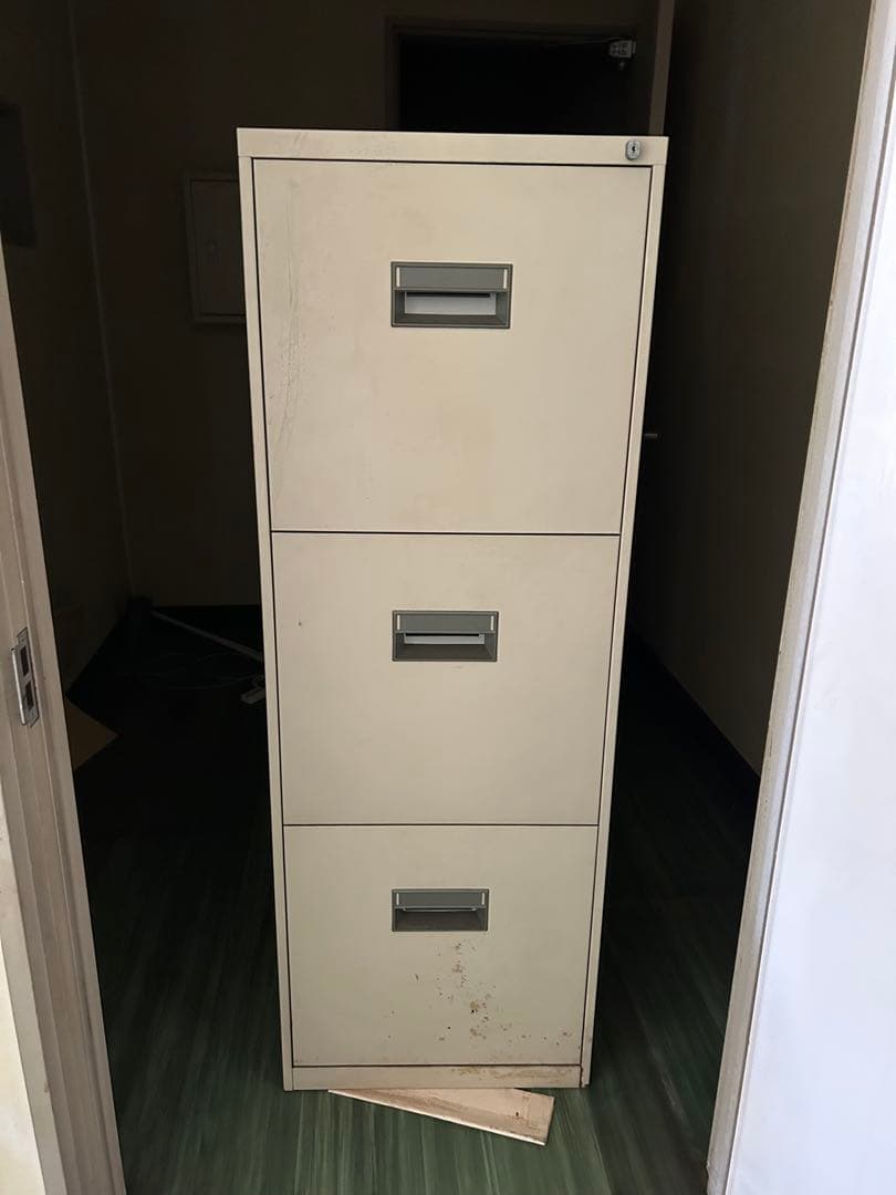 スチールキャビネット