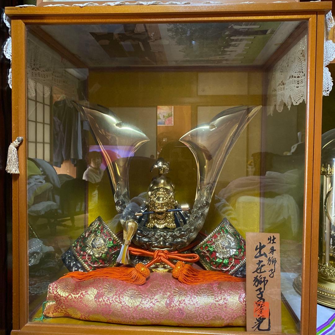 金属製兜と装飾品の武具