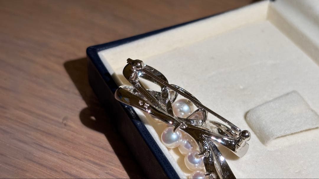 TASAKI リボンデザイン ブローチ