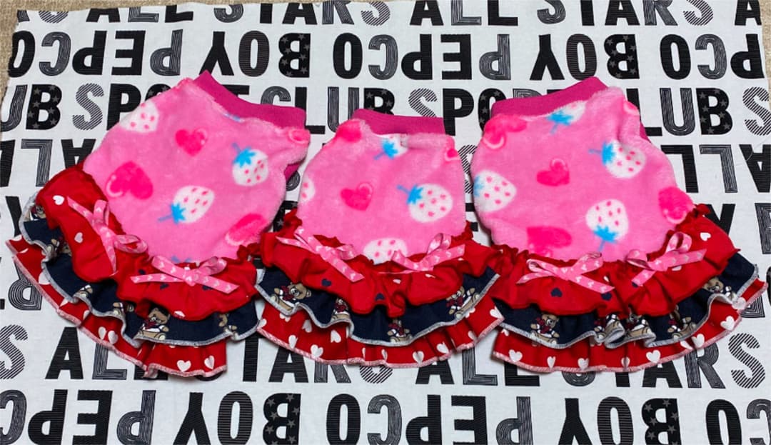 濃いイチゴのフリースワンピース　見本