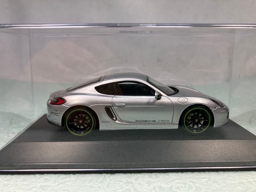 Spark ディーラー特注Porsche Cayman e シルバー2015年