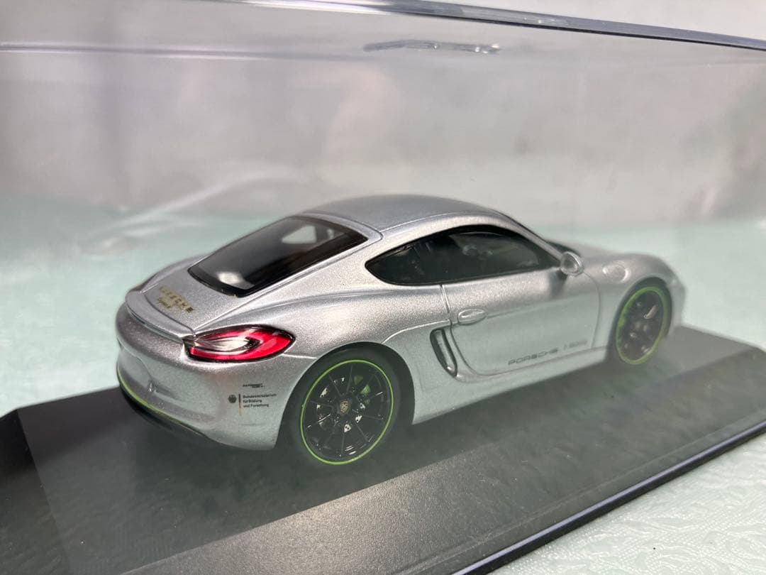 Spark ディーラー特注Porsche Cayman e シルバー2015年