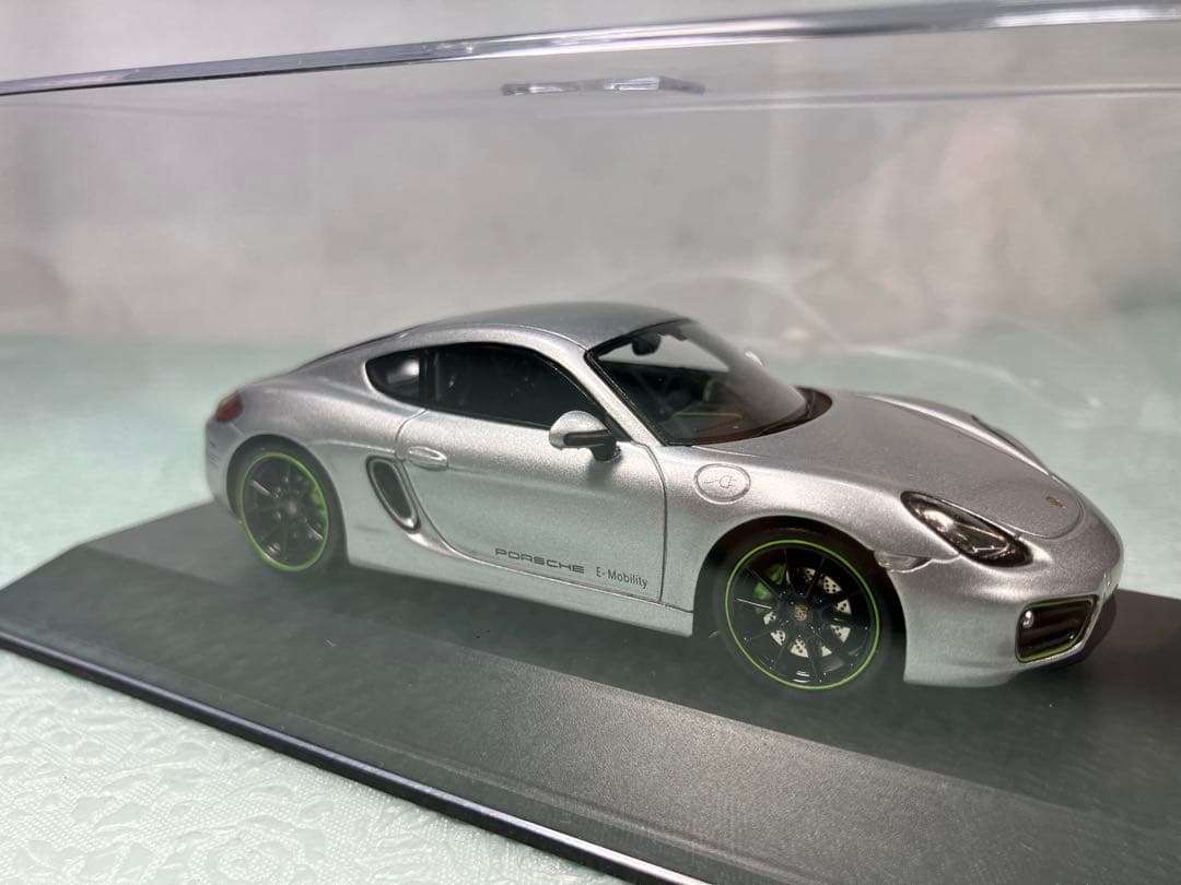 Spark ディーラー特注Porsche Cayman e シルバー2015年