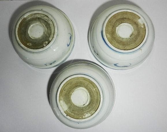 古伊万里染付「柳に帆掛舟図、渦巻蝙蝠文」小鉢３客（平均　Ｄ１６ｃｍ、Ｗ６００ｇ）