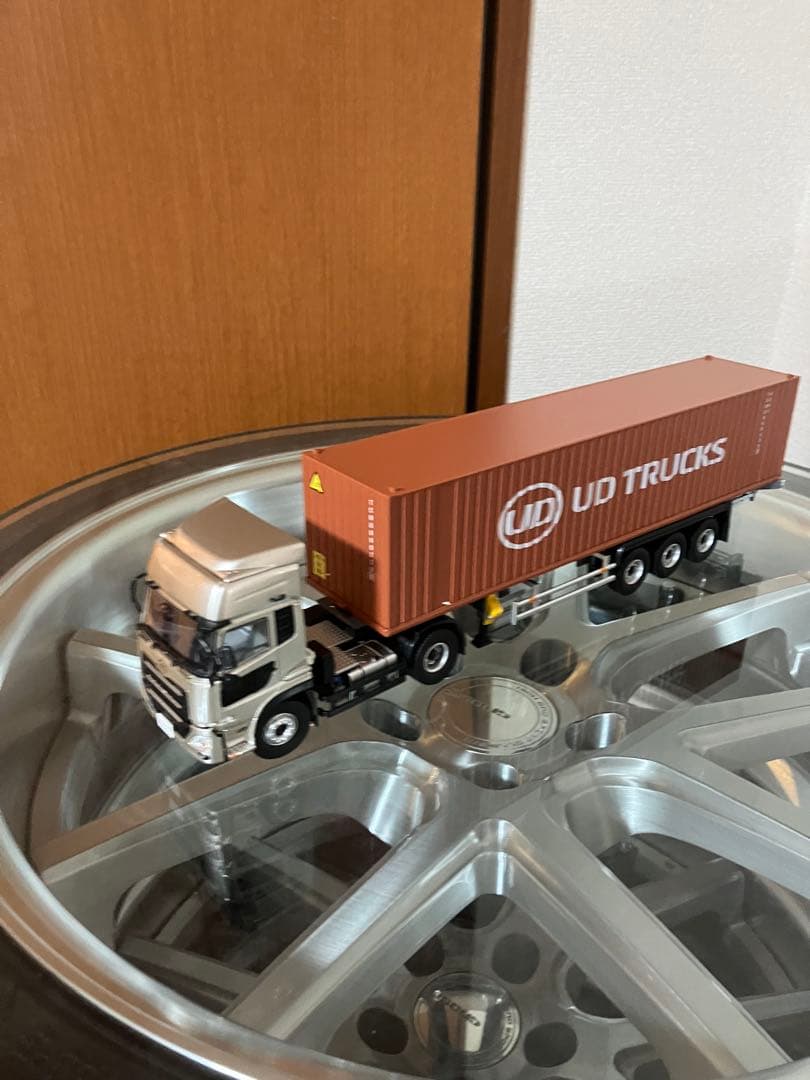 UD TRUCKS クオン 1/43 トラクター・ヘッド