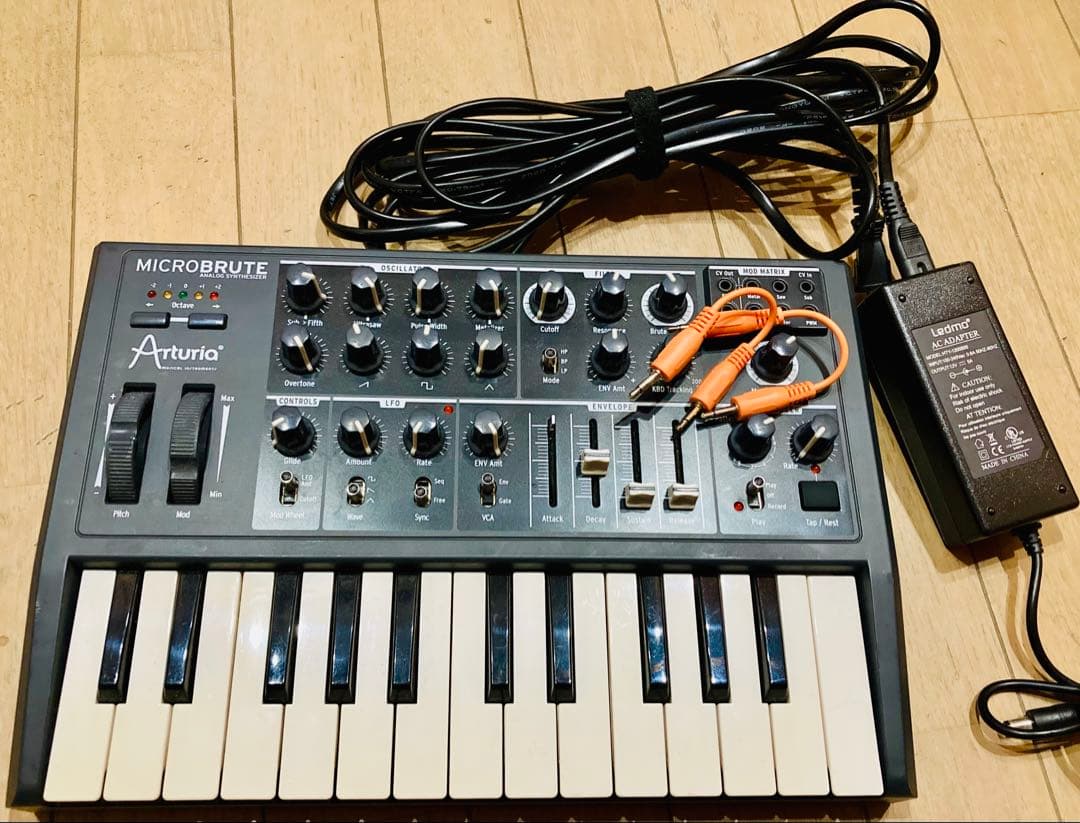 Arturia MICROBRUTE アナログシンセサイザー アダプター付