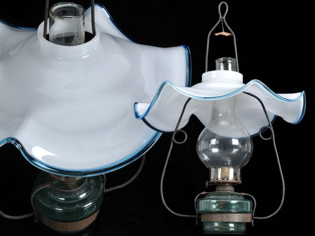 吊りオイルランプ 明治～大正期 水色縁乳白ガラス傘 大正ガラス 古美術 骨董品