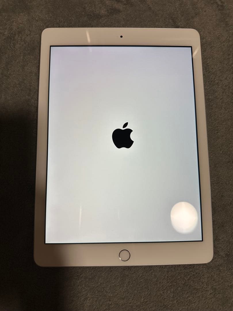 Apple iPad 第6世代 32GBホワイト 本体