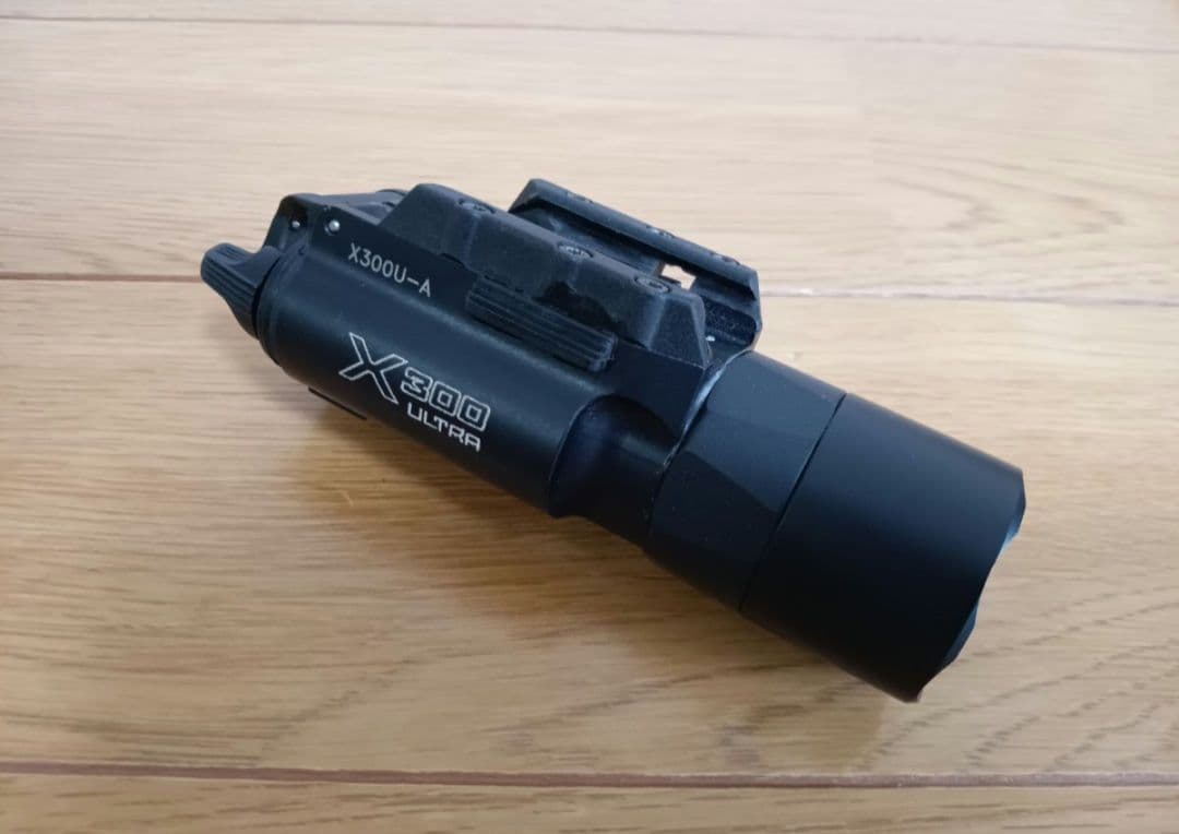 m*5様 実物　surefire　製　X300U　ウエポンライト　トレポン　PT
