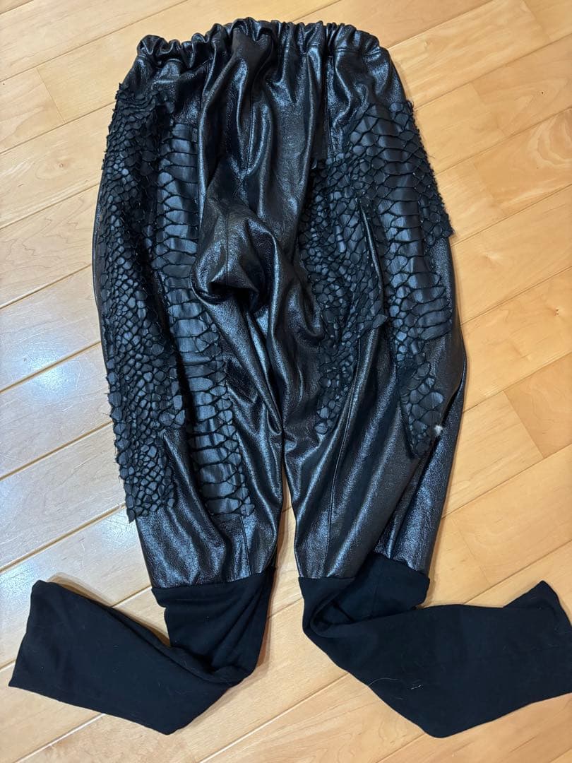 h.naoto 合皮　黒 サルエルパンツ　ブラック